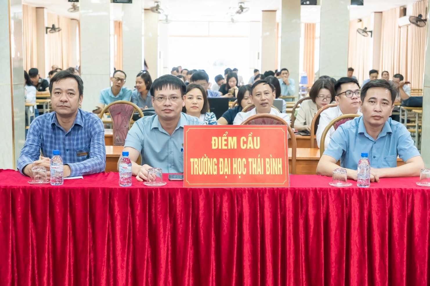 THAM DỰ TRỰC TUYẾN HỘI NGHỊ TOÀN QUỐC QUÁN TRIỆT, TRIỂN KHAI THỰC HIỆN 4 NGHỊ QUYẾT CỦA BỘ CHÍNH TRỊ